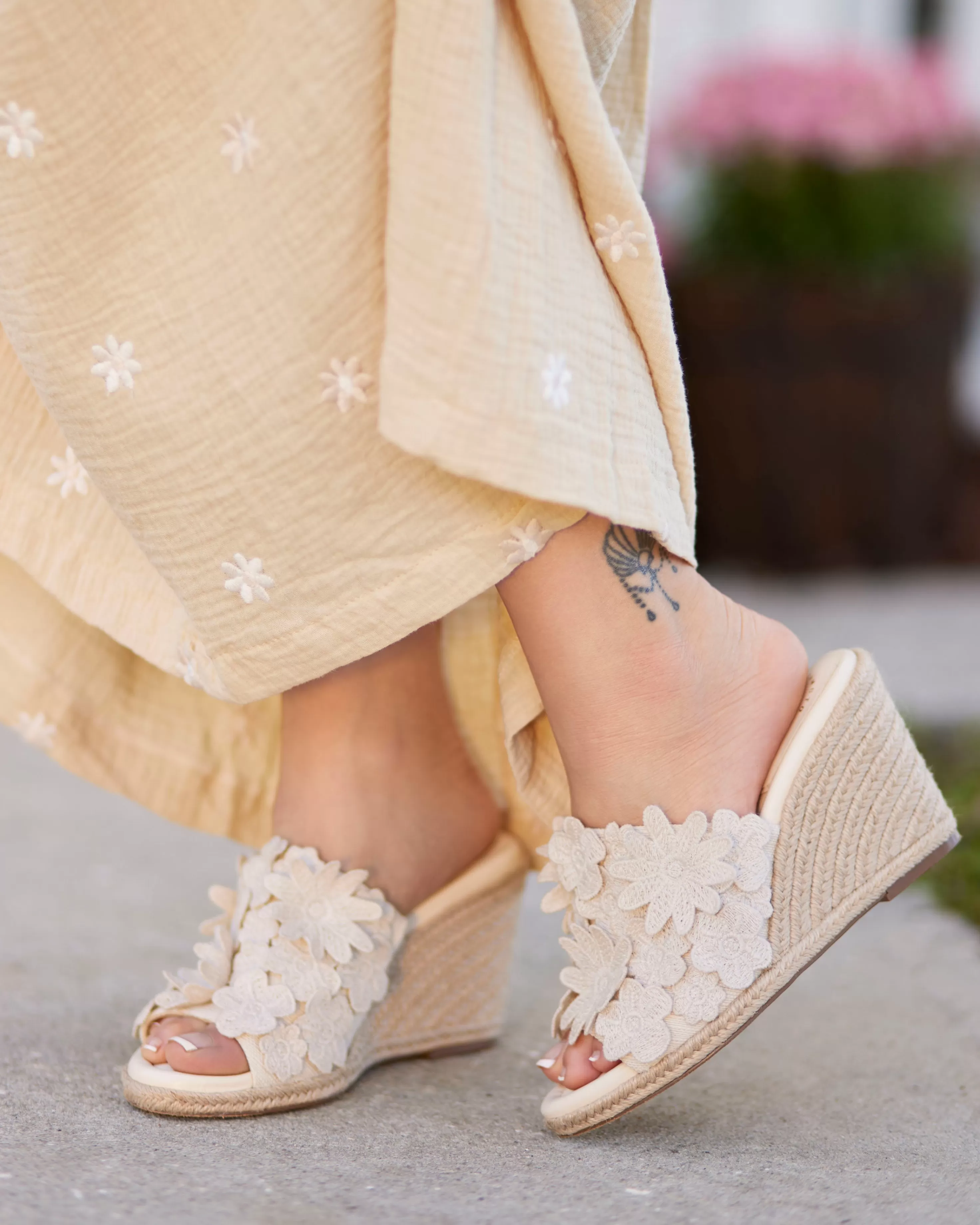 Vince Camuto X Laura Beverlin Daisy Wedge Mule Cream Sale